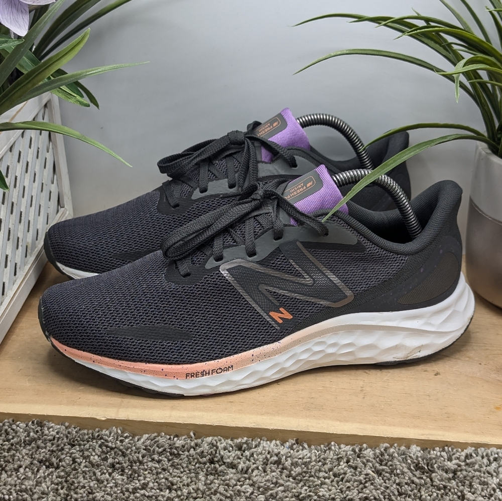 New Balance Women's Size 10.5 Fresh Foam Arishi V4 Classic Running Shoe Mens 9